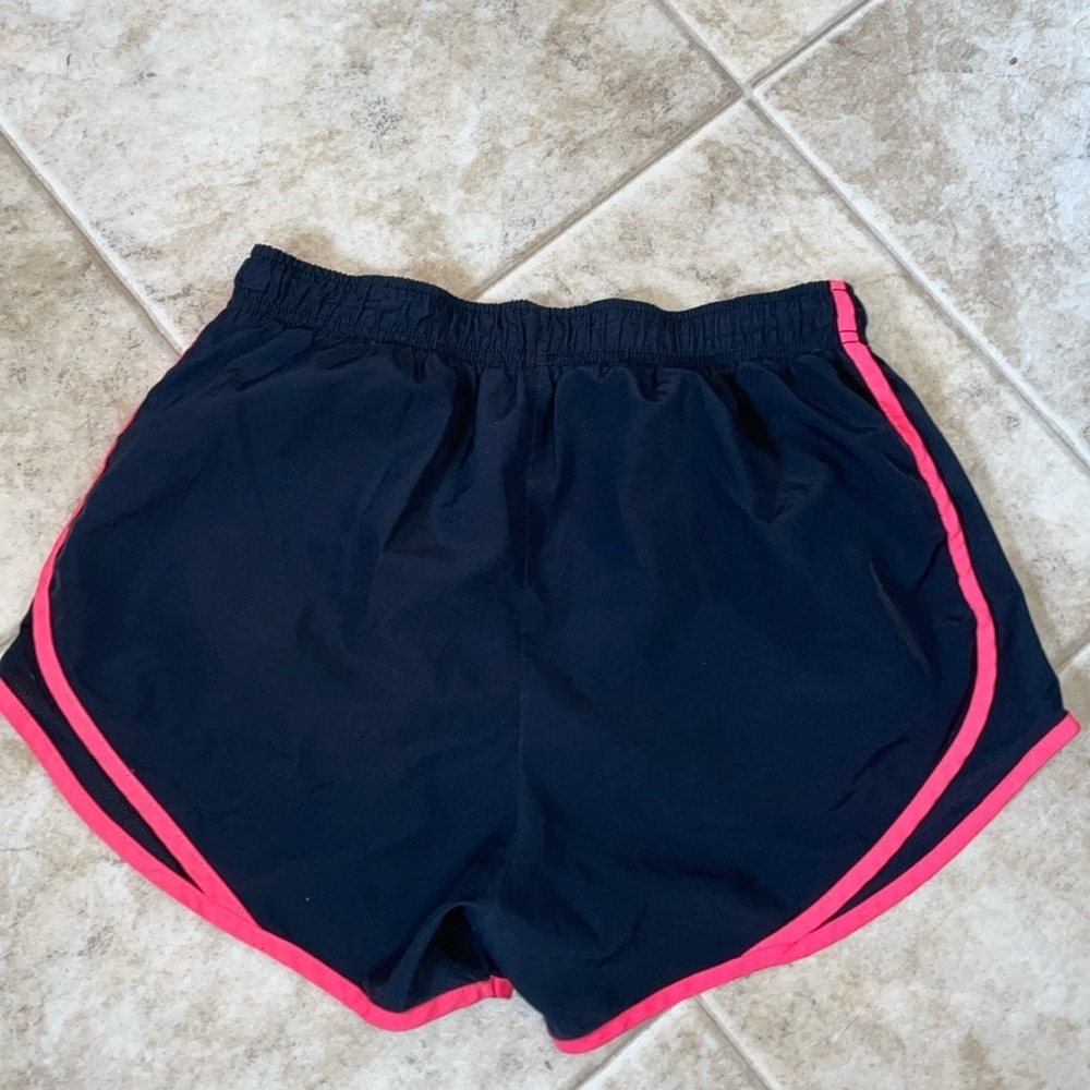 Nike Lot of Workout/gym/running clothes.  Pullover, shorts, tank top, tee shirt‎ - Picture 8 of 14